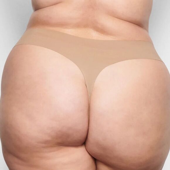 NWT SKIMS Naked Intimates Seamless In Clay Nude Thong Panty - Picture 3 of 5